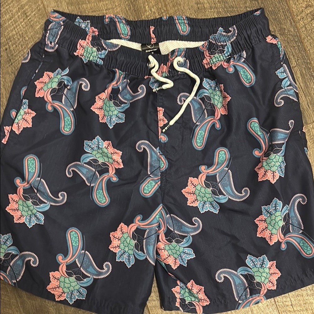 🎈4/$20 Men's Paisley Swim Shorts Blue & Pink. Size Medium excellent condition